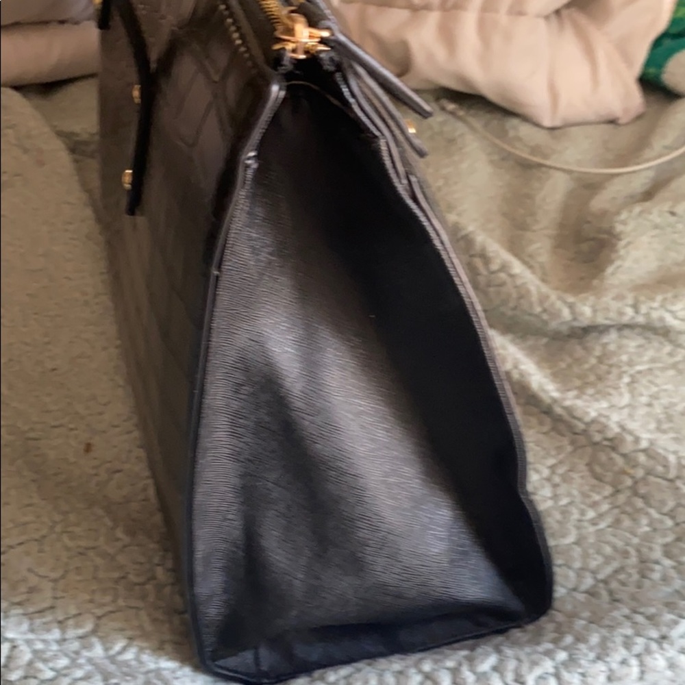 Guess Purse - Picture 4 of 5